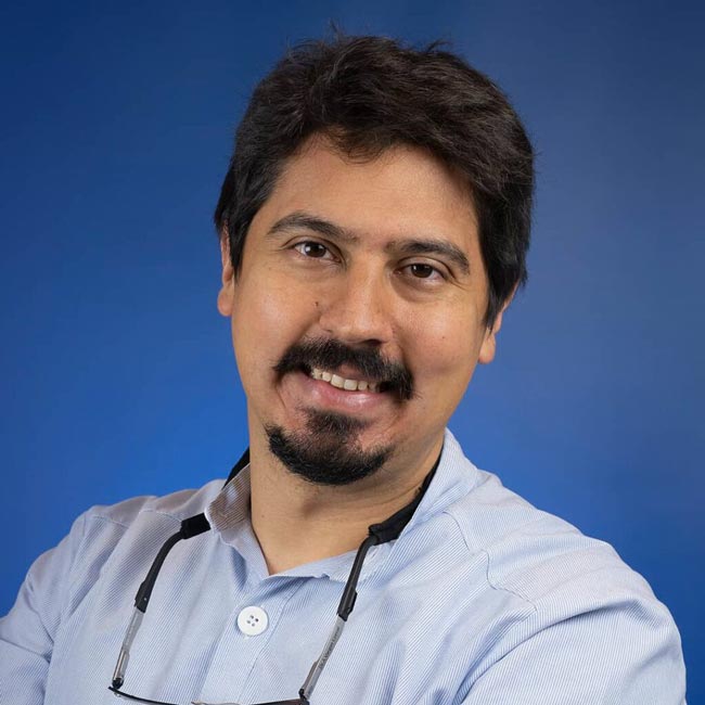 Franklin Vargas Corral, doctor y odontólogo de la clínica dental Corral y Vargas en Granada