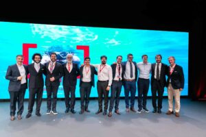 Los Dres. Vargas junto a otros profesionales en el encuentro de Nobel Biocare en Ibiza.